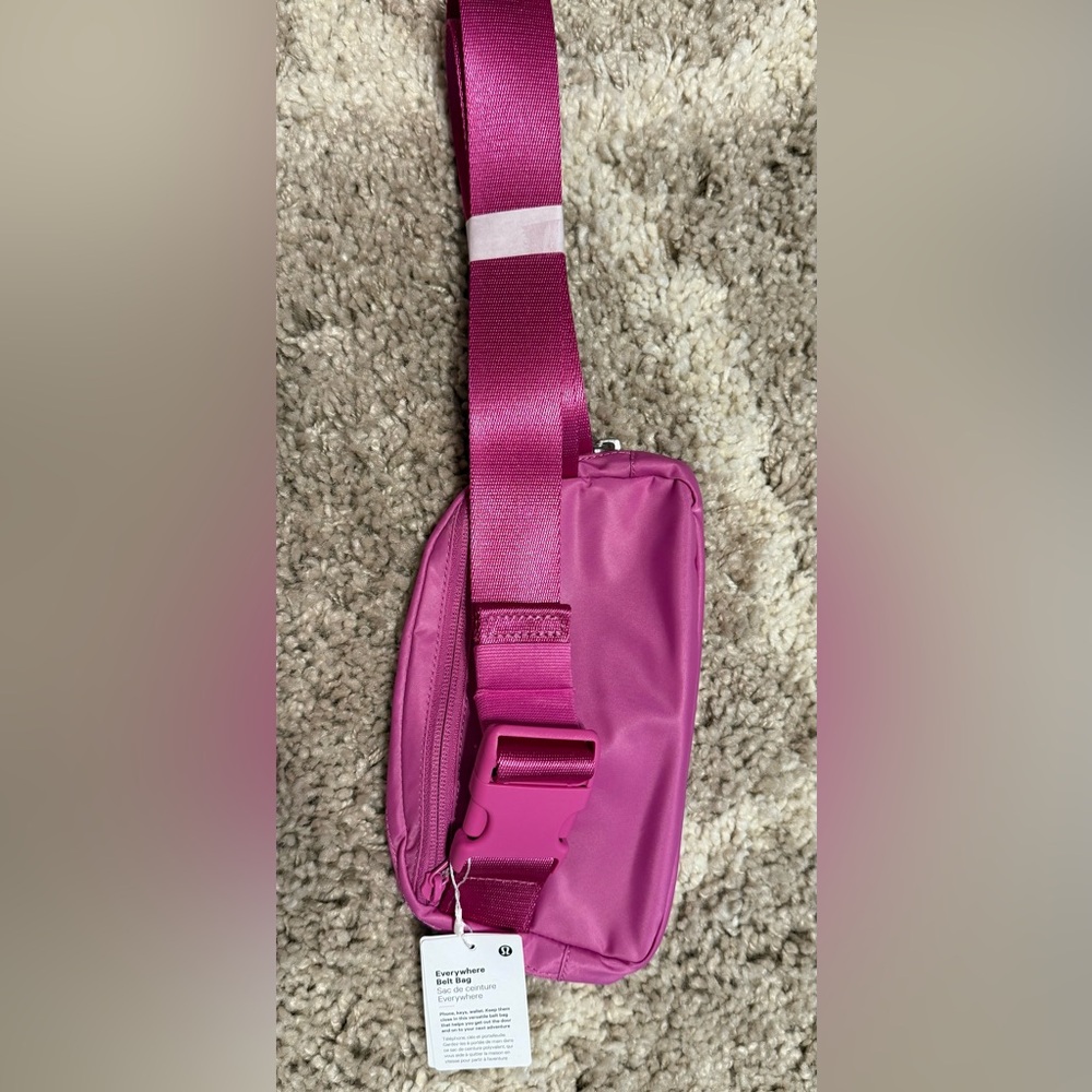 Lululemon Athletica PINK NWT everywhere belt bag